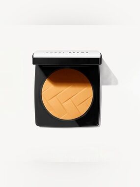 Bobbi Brown Vitamin Enriched Pressed Powder in “Peach”